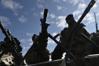 apararea flancului estic va ramane robusta da asigurari franta dupa ce sua au anuntat retragerea a sute de militari din romania 690282eec1b2a