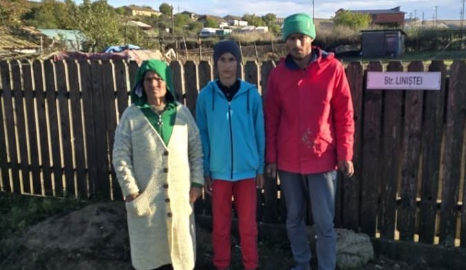 Îndemn la solidaritate pentru familia din Băneasa: bunica Anife și nepoții ei solicită ajutor pentru a depăși provocările iernii. 1 apel la bunatate pentru familia din baneasa batrana anife si nepotii sai au nevoie de sprijin pentru a infrunta iarna 68f67d9a25f23