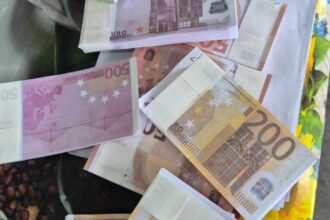 aproape un miliard de euro in bancnote contrafacute descoperit in portul constanta sud 68e954dd60570