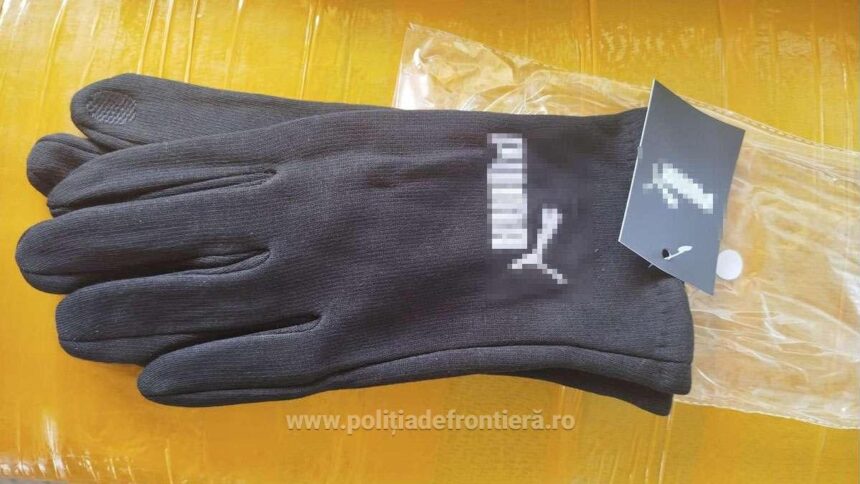 Captură impresionantă: Poliția de frontieră a interceptat articole de sezon contrafăcute în valoare de aproximativ 1,4 milioane lei! 1 articole de sezon susceptibile a fi contrafacute in valoare de aproximativ 14 milioane lei confiscate de politistii de frontiera din cadrul garzii de coasta 68de432eb9293