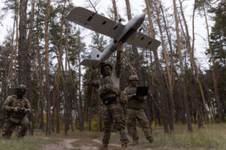 atac ucrainean masiv in rusia moscova sustine ca a doborat 251 de drone inclusiv cateva zeci deasupra marii negre 68e372a24106e