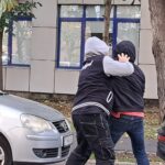 Scenă șocantă de gelozie pe drumul spre Constanța: soția aruncată pe capotă, iar iubitul, atacat cu pietre 3 atac violent din gelozie in trafic pe drumul spre constanta sotie luata pe capota concubin batut cu pietre 68fea4e51998a