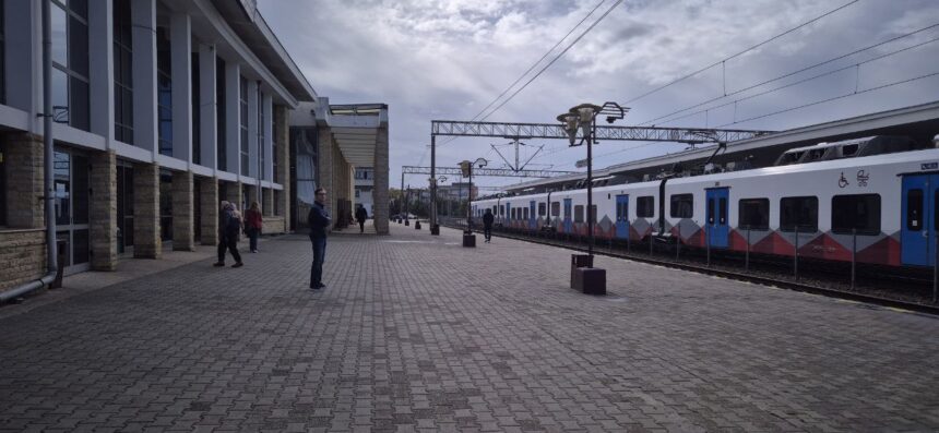 Călători, fiți pe fază! Un tren către Constanța a fost OPRIT din această noapte, împreună cu alte zeci de rute Regio din întreaga țară! Află aici care trenuri sunt afectate! 1 atentie calatori un tren spre constanta suspendat din aceasta noapte alaturi de alte zeci de curse regio din tara verifica aici ce trenuri nu mai merg 68f648cd507c9