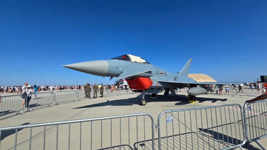 Constănțeni, pregătiți-vă: Zboruri supersonice în perspectivă! Anunț oficial de la Forțele Aeriene 1 atentie constanteni se anunta noi zboruri supersonice oficial de la fortele aeriene 68e7da2fdd787