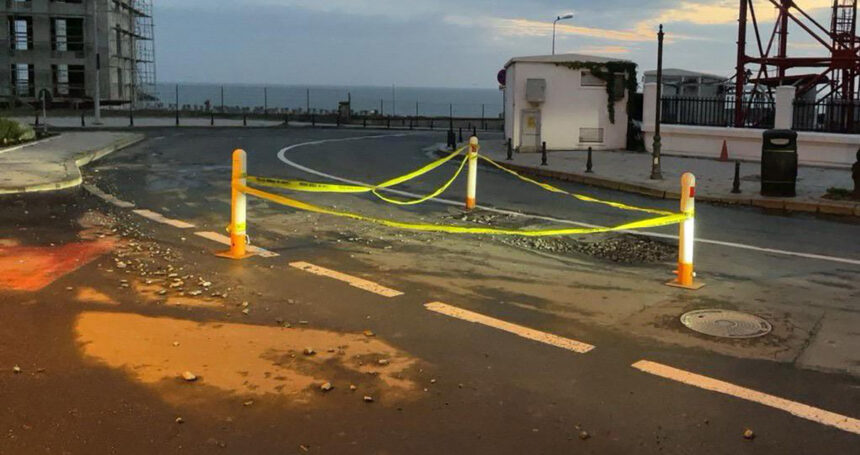 Alertă! Strada Remus Opreanu s-a prăbușit: Autobuzele rutei 42 fac întoarcere la Poarta 1 1 atentie s a surpat carosabilul pe strada remus opreanu autobuzele liniei 42 intorc la poarta 1 68f49874845e8