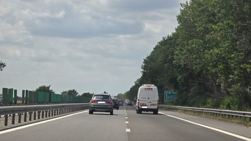 Șoferi, fiți în alertă! A2, direcția București, afectată de un accident cu un camion – trafic îngreunat! 1 atentie soferi trafic partial blocat pe a2 sensul spre bucuresti din cauza unui accident cu un camion 68f0d89d9be33