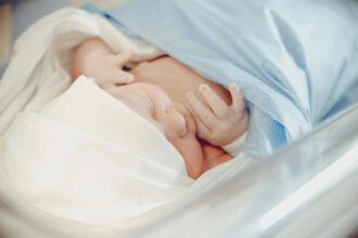 banii pentru nou nascuti ajung la parintii din constanta programul intitulat bebe trusou continua 68efb86bcbe0c