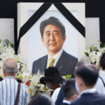 Suspectul în cazul asasinării lui Shinzo Abe și-a recunoscut fapta. Ce a determinat moartea fostului premier japonez? 3 barbatul acuzat de uciderea lui shinzo abe a pledat vinovat motivul pentru care fostul premier japonez a fost asasinat 6900eea9dab7d