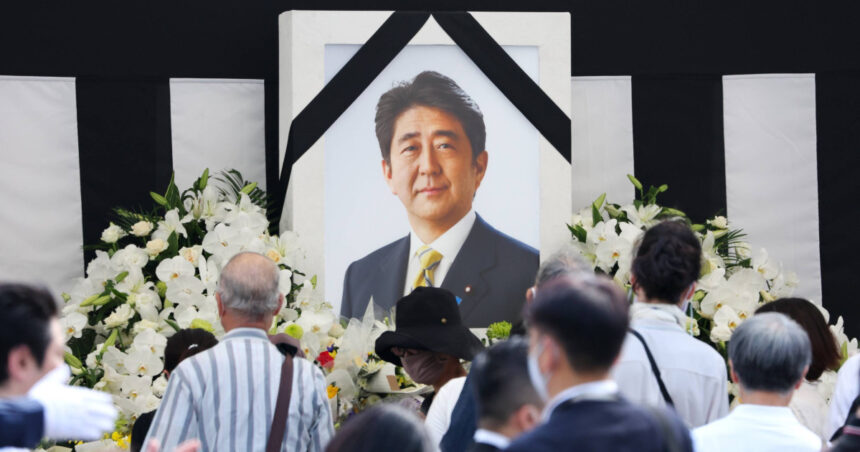 Suspectul în cazul asasinării lui Shinzo Abe și-a recunoscut fapta. Ce a determinat moartea fostului premier japonez? 1 barbatul acuzat de uciderea lui shinzo abe a pledat vinovat motivul pentru care fostul premier japonez a fost asasinat 6900eea9dab7d
