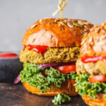 „Burgerii vegetali” riscă să devină istorie în restaurantele europene. Parlamentul UE a decis să recheme produsele din plante! 2 burgerii vegetali ar putea disparea din meniurile europene parlamentul ue a votat pentru redenumirea produselor pe baza de plante 68e7671ca6046