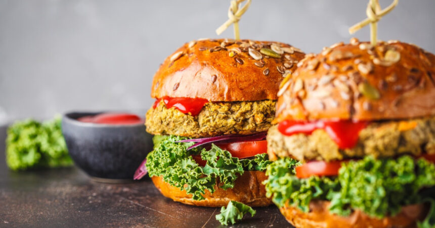 „Burgerii vegetali” riscă să devină istorie în restaurantele europene. Parlamentul UE a decis să recheme produsele din plante! 1 burgerii vegetali ar putea disparea din meniurile europene parlamentul ue a votat pentru redenumirea produselor pe baza de plante 68e7671ca6046