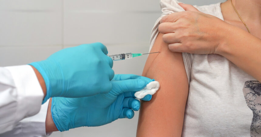 „Momentul ideal pentru vaccinarea antigripală, conform experților. Medicii avertizează: „Gripa a început să se răspândească în România”” 1 cand este cel mai bun moment sa faci vaccinul gripal potrivit specialistilor medicii confirma sunt deja cazuri de gripa in romania 68e0ac4d6b873