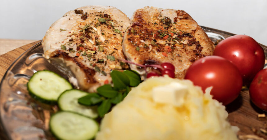 Carnea nu ar trebui să fie vedeta mesei, atrag atenția experții. Regimul alimentar ce poate salva milioane de vieți 1 carnea nu trebuie sa se afle in centrul alimentatiei umane avertizeaza specialistii dieta care ar putea preveni milioane de decese 68e13928e168e