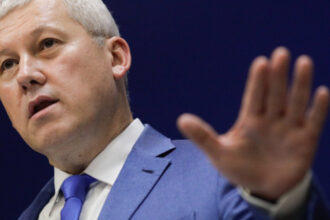 catalin predoiu da asigurari ca niciun angajat nu va ramane fara loc de munca dupa reorganizarea mai 68f9252a472e1