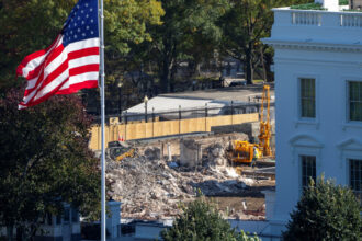 ce cred americanii despre sala de bal pe care donald trump o construieste la casa alba rezultatele celui mai recent sondaj de opinie 69037c401e9b8