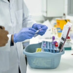 Descoperă Clostridioides difficile: Bacteria comună în România și modul ei de transmitere rapidă, explicat de specialiști. 3 ce este clostridioides difficile bacteria raspandita frecvent si in romania medicii explica infectia se transmite foarte usor 68e09e4158086