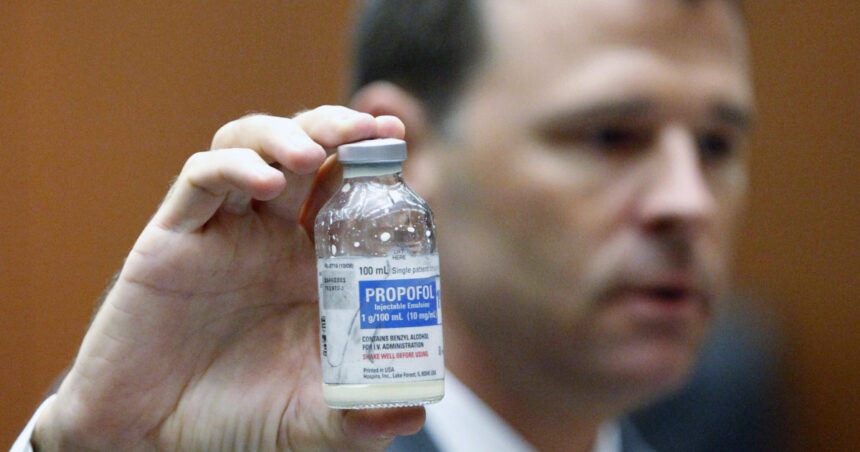 Descoperă Propofol: Anestezicul controversat asociat cu tragedia doctoriței din Buzău și legătura sa cu moartea lui Michael Jackson. 1 ce este propofol anestezicul gasit in camera unde a murit doctorita din buzau medicamentul cauza decesului lui michael jackson 69024028de5ef