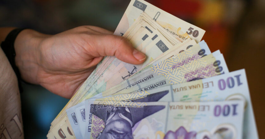 Cât de mult câștigă un lucrător străin în România? Statistici despre avizele de angajare emise în 2025. 1 ce salariu castiga un muncitor strain in romania cate avize de angajare au fost emise in 2025 68e75593852eb