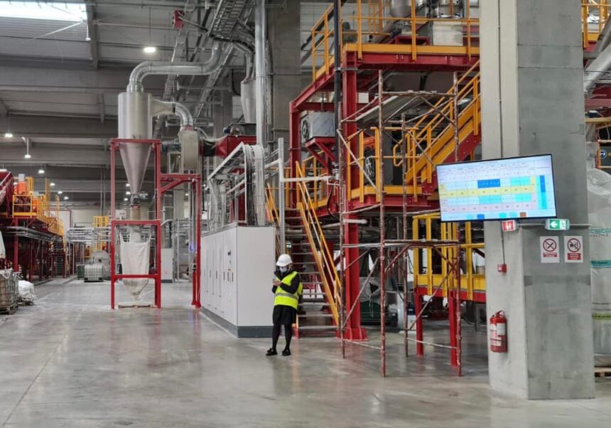 Unul dintre cei mai importanți reciclatori de PET-uri din România își caută dreptatea în instanță, în dispută cu compania care aspiră la Șantierul Naval Mangalia din cauza unor datorii restante. 1 cel mai mare reciclator de pet uri din romania se judeca la constanta cu firma care vrea santierul naval mangalia din cauza unor restante 69016b6553441