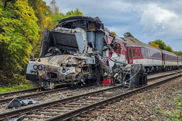 cel putin 66 de persoane au fost ranite dupa ce doua trenuri s au ciocnit frontal anunta autoritatile din slovacia 68ed04ced9e28