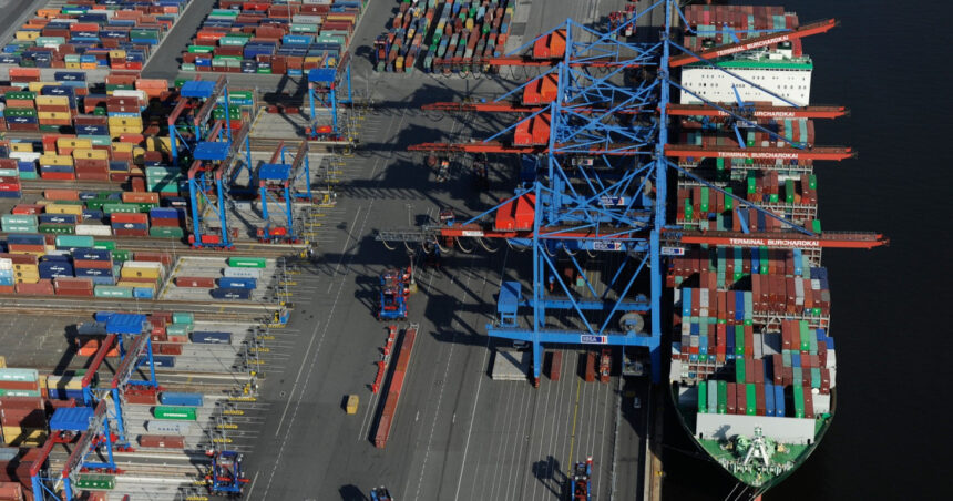 China introduce taxe portuare speciale pentru vasele din SUA 1 china impune taxe portuare speciale pentru navele americane 68e8d7f04a5c5