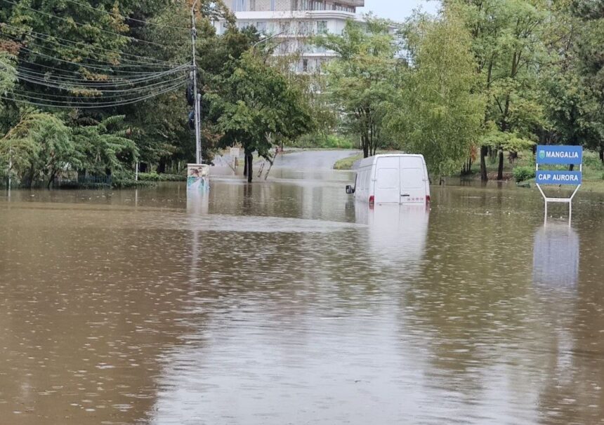 Ciclonul Barbara LOVEȘTE județul Constanța: Ploi abundente în următoarele 24 de ore, echivalente cu precipitațiile unei luni întregi! 1 ciclonul barbara loveste judetul constanta in 24 de ore vor cadea ploi cat pentru o luna 68e4d4d45577d