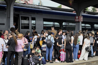 circulatia trenurilor cfr calatori a fost reluata dupa ce s a ajuns la un acord privind plata datoriilor 68f85831a8008