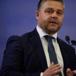 Coaliția renunță la votul pe pensiile speciale. Ciucu: Implementarea propunerii lui Nicușor Dan este soluția corectă. 3 coalitia renunta la referendumul pe pensiile speciale ciucu corecta ar fi punerea in practica a celui propus de nicusor dan 68f7b7883c316