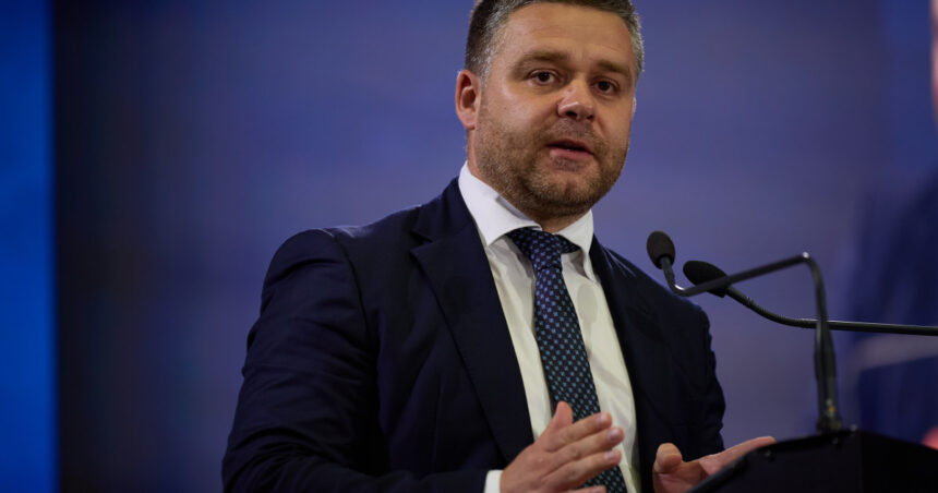 Coaliția renunță la votul pe pensiile speciale. Ciucu: Implementarea propunerii lui Nicușor Dan este soluția corectă. 1 coalitia renunta la referendumul pe pensiile speciale ciucu corecta ar fi punerea in practica a celui propus de nicusor dan 68f7b7883c316