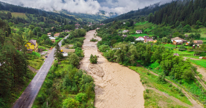 Alertă maximă de inundații pe cursurile de apă din numeroase județe. Recomandările specialiștilor în hidrologie și măsurile pregătite 1 cod rosu de inundatii pe rauri din mai multe judete avertismentul hidrologilor si masurile anuntate 68de64de6e612