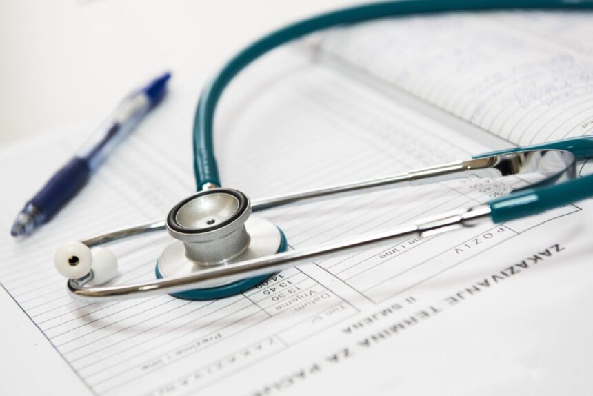 Colegiul Medicilor din Constanța ia măsuri după tragedia mamei din Giurgiu care a adus pe lume un copil la spitalul Armonia. A fost inițiată o anchetă disciplinară de urgență. 1 colegiul medicilor constanta se autosesizeaza dupa moartea mamicii din giurgiu care a nascut la spitalul armonia s a dispus inceperea anchetei disciplinare din oficiu 68ea44ab62739