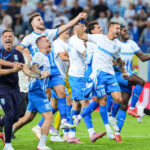 Confruntarea din Conference League: Rakow vs. Universitatea Craiova, începând cu ora 22:00. Suportul fervent al câtorva sute de fani olteni! 2 conference league rakow universitatea craiova de la 2200 oltenii incurajati din tribune de cateva sute de fani 68dea54ea0114