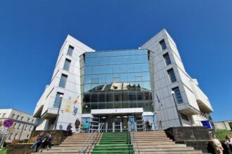 constanta barbatul care ar fi inchiriat mai multor persoane un apartament care nu exista vrea in libertate cine va lua decizia definitiva 68df6b6624092
