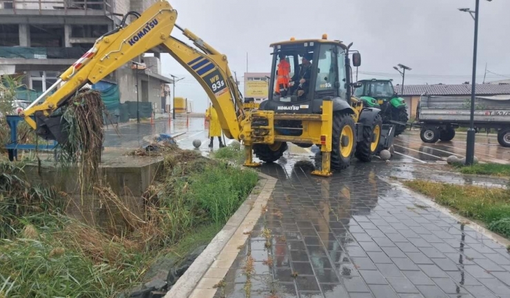 Constanța, sub alertă maximă de inundații: viituri, niveluri record și măsuri de intervenție! 1 constanta sub cod rosu de inundatii viituri depasiri de cote si interventii hidrotehnice 68e6b8eed97e6