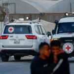 Hamas a înmânat Crucii Roșii rămășițele altor doi ostatici israelieni 2 corpurile altor doi ostatici israelieni au fost predate de hamas crucii rosii 69039c9aae60e