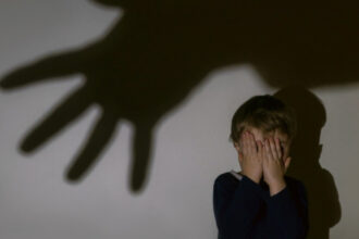 cosmarul unui copil ajuns de cateva luni intr un centru de plasament pe langa ca lua bataie zilnic nimeni nu sesiza 690363bfb1dfb