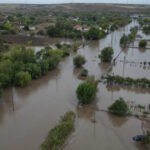 Constanța se confruntă cu niveluri alarmante de precipitații: Băltăgești înregistrează peste 140 l/mp. Care este tabloul în alte regiuni ale țării? 2 cote de pericol depasite in judetul constanta peste 140 l mp la baltagesti cum arata situatia in alte zone ale tarii 68e646ee93667