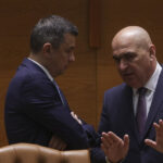 „Întâmplări din spatele ușilor închise ale Coaliției: Grindeanu, într-un moment de furie, părăsește întâlnirea” 2 culise din sedinta coalitiei moment artistic al psd grindeanu s a enervat si a luat haina si a plecat 68f7c47653d24