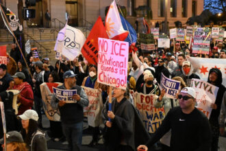 cum a ajuns chicago epicentrul represiunii militare a lui donald trump asa ceva nu s a mai intamplat niciodata 68e7948037369