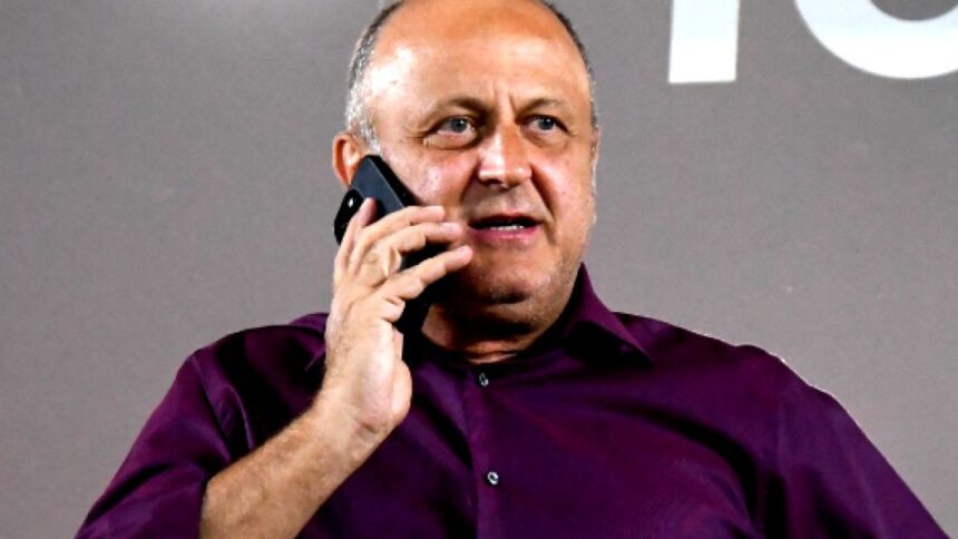 Dan Șucu acționează decisiv și investește! Asigură desfășurarea meciului cu Dumbrăvița pe stadionul din Giulești 1 dan sucu nu sta la discutii si baga mana in buzunar plateste tot pentru ca meciul cu dumbravita sa se joace in giulesti 68dd660bab449
