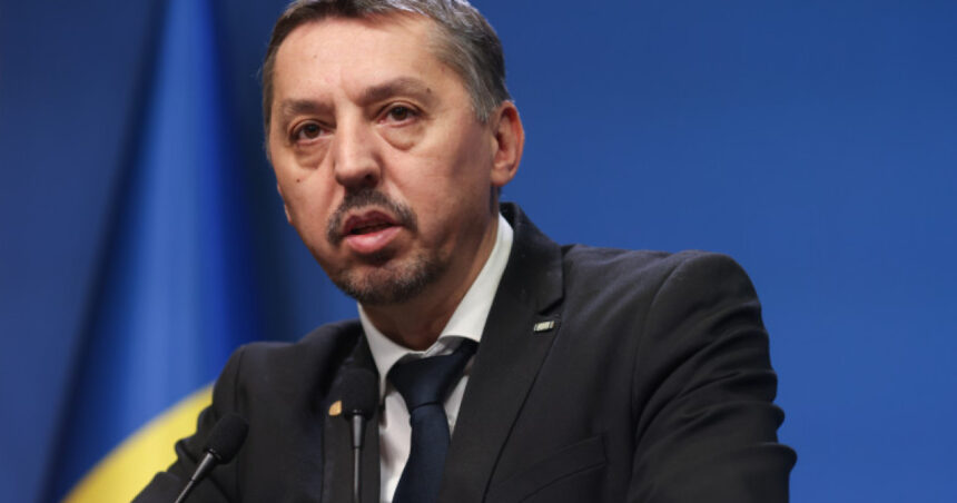 Daniel David își exprimă îngrijorarea față de omologul ucrainean, în contextul dispariției iminente a liceelor cu predare în limba română din anul următor. 1 daniel david i a scris omologului sau ucrainean dupa ce mai multe licee cu predare in limba romana ar urma sa dispara de anul viitor 6901ef75db395