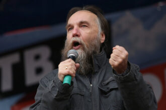 delirul lui dughin ideologul lui putin care il lauda pe calin georgescu ameninta cu arma nucleara inceputul unui razboi amplu 68e0e81e18b78