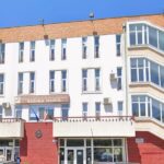Dialoguri captivante la Colegiul Național de Arte Regina Maria: tinerii învață despre istorie și civism de la Adrian Cioroianu 2 dezbatere educativa la colegiul national de arte regina maria elevii primesc lectii de istorie si civism de la adrian cioroianu 68ee5c676e96b