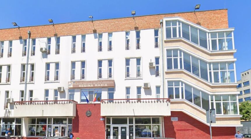 Dialoguri captivante la Colegiul Național de Arte Regina Maria: tinerii învață despre istorie și civism de la Adrian Cioroianu 1 dezbatere educativa la colegiul national de arte regina maria elevii primesc lectii de istorie si civism de la adrian cioroianu 68ee5c676e96b
