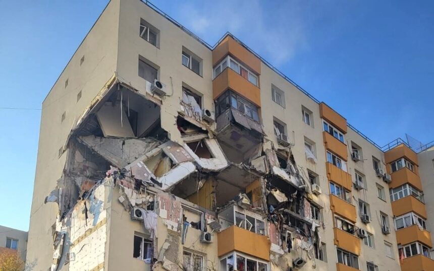 Distrigaz reînvie furnizarea de gaze pe Calea Rahovei! Ce soartă îi așteaptă pe locatarii clădirilor din vecinătatea zonei afectate de explozie? 1 distrigaz porneste din nou robinetul cu gaze de pe calea rahovei ce se intampla cu blocurile din apropierea zonei exploziei 68fba3e525656