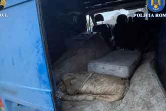 doi barbati din iasi arestati dupa ce au fortat doua persoane sa cerseasca pentru ei victimele au fost tinute in conditii inumane 69022b69dd9bf