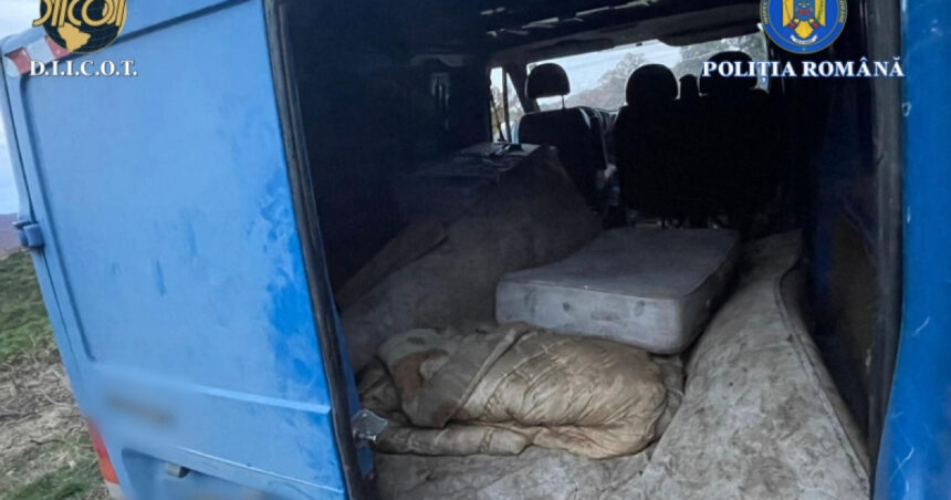 doi barbati din iasi arestati dupa ce au fortat doua persoane sa cerseasca pentru ei victimele au fost tinute in conditii inumane 69022b69dd9bf