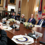 Donald Trump a avut o discuție neîntreruptă cu Zelenski, exprimându-și nemulțumirea că nu a fost onorat cu Premiul Nobel pentru Pace. 3 donald trump a vorbit in continuu in intalnirea cu zelenski si s a plans ca nu a primit premiul nobel pentru pace 68f72ae386263