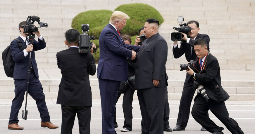 Donald Trump exprimă disponibilitatea de a se întâlni cu Kim Jong Un: „Sunt deschis să comunicăm, dacă doriți să transmiteți un mesaj!” 1 donald trump despre o posibila intalnire cu kim jong un daca doriti sa transmiteti mesajul sunt deschis la aceasta idee 68fcda3434ec7