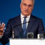 Dragoș Pîslaru: Imposibilitatea recesiunii într-o țară în plină transformare, cu un aflux de 15-17 miliarde de euro! 2 dragos pislaru nu ai cum cu o tara care e santier in derulare si cu 15 17 miliarde de euro care intra sa ai o recesiune 68f005b2d323c